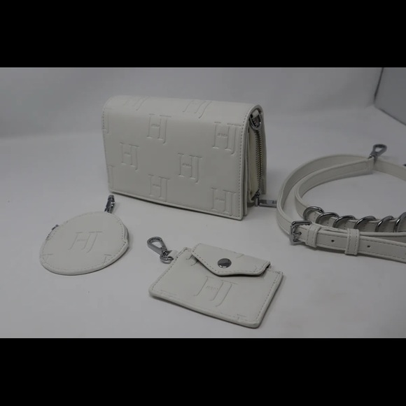 Vegan leather white crossbody pochette bag - Picture 5 of 9